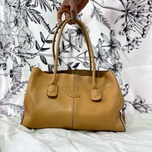 Tod’s Leather Shoulder Bag 💼🖤